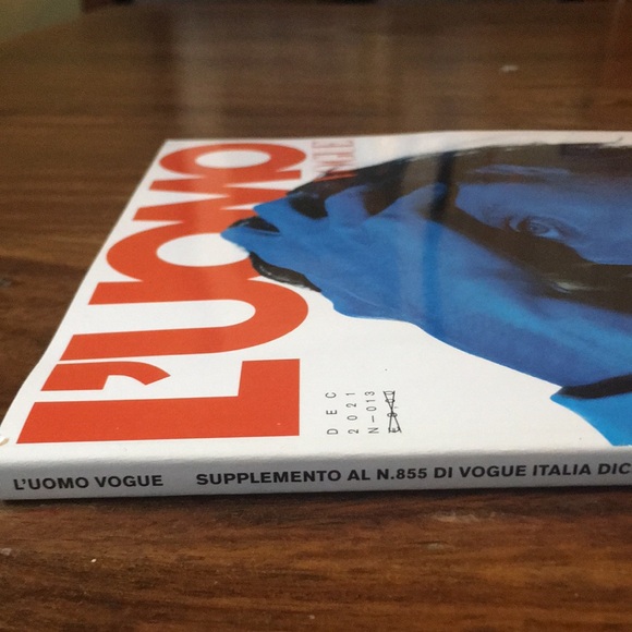 l’uomo vogue magazine December 2021 featuring Jared Leto - Picture 3 of 16